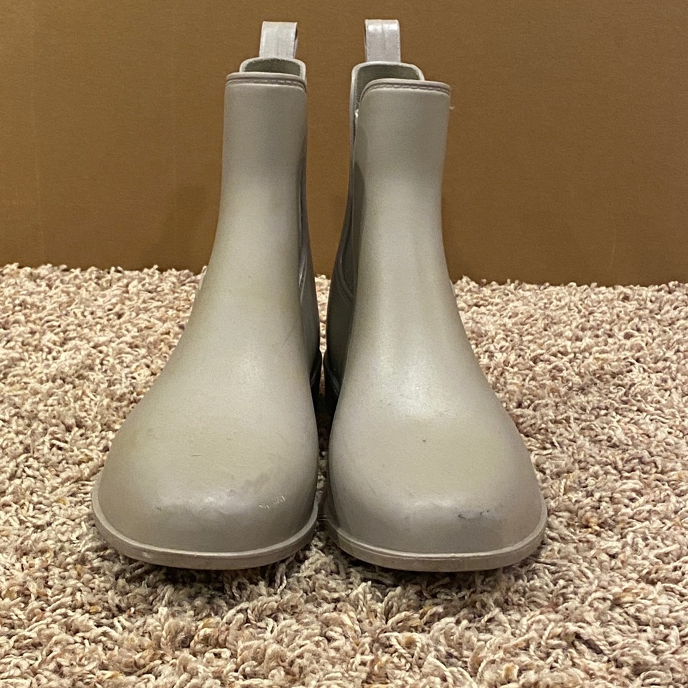 Gray women boots